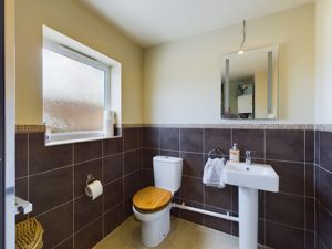 Ensuite 2- click for photo gallery